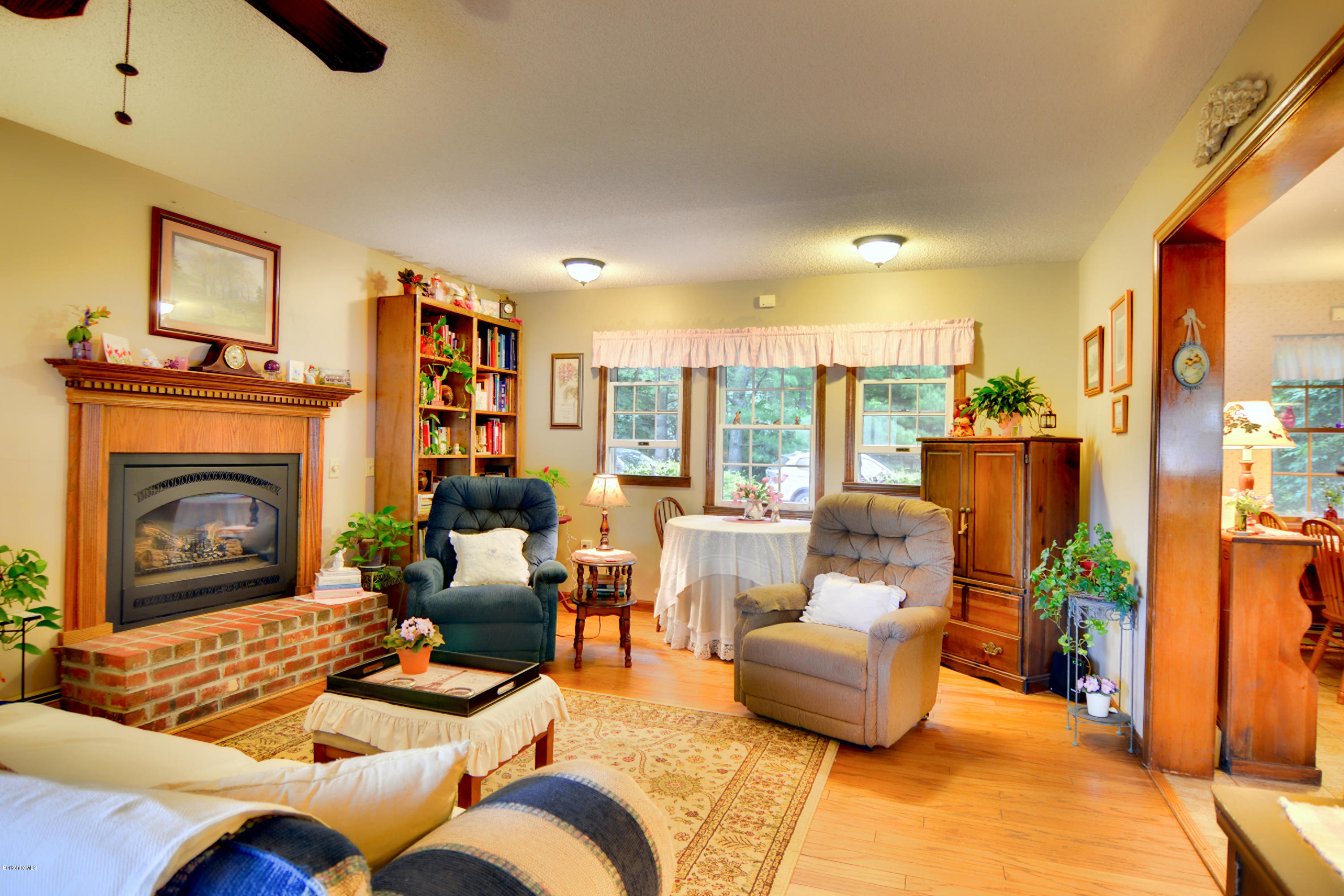 565 Pecks Road Pittsfield, MA 01201 - Photo 10 of 48 DSC_0352-1