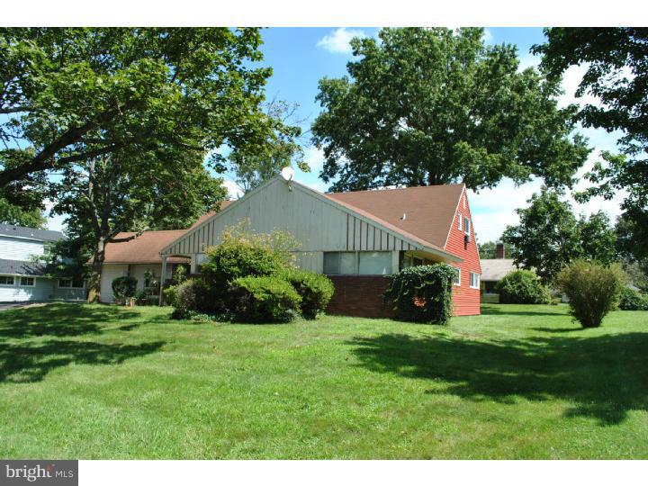 38 Round Hill Road Levittown, PA 19056 - Photo 2 of 11 Exterior Front