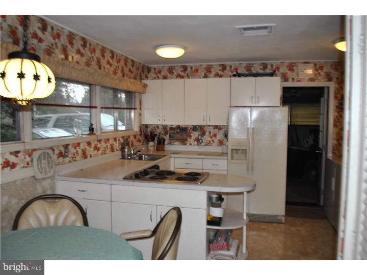 38 Round Hill Road Levittown, PA 19056 - Photo 3 of 11 Kitchen