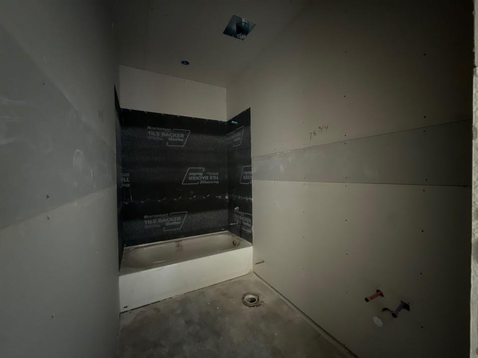 205 Oak Grv Way Springtown, TX 76082 - Photo 8 of 21 Gallery Image 8