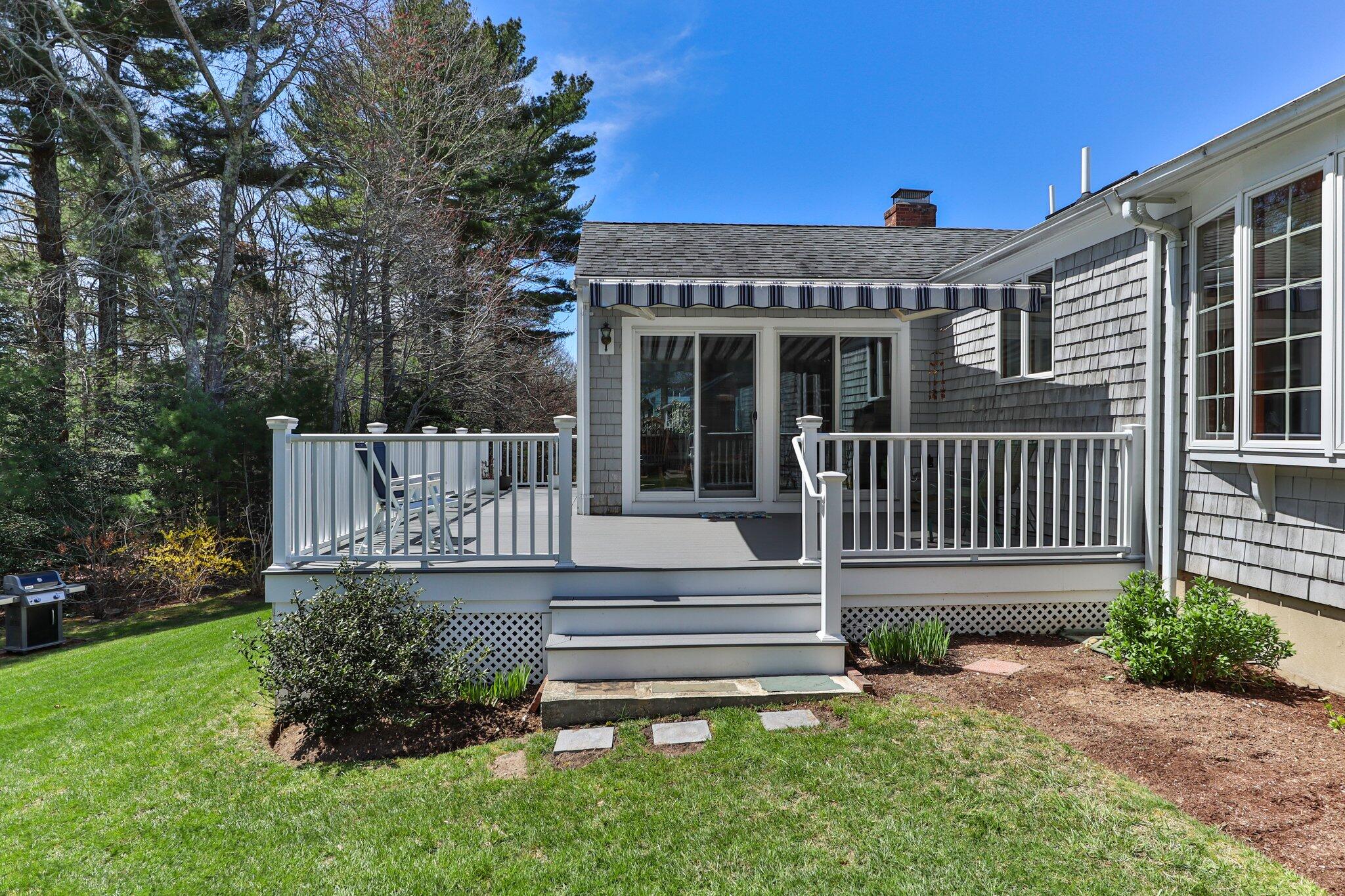131 Seth Parker Road Centerville, MA 02632 - Photo 4 of 55 a front view of a house with a garden