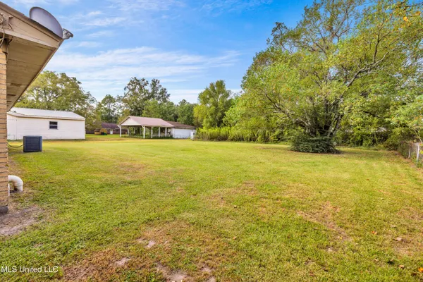 $1,095 | 9701 Highway 613, Moss Point, MS 39562