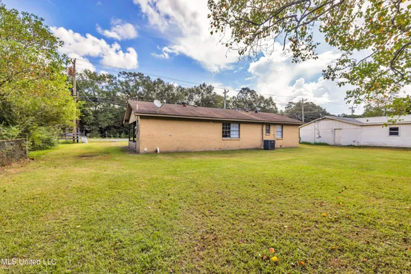 $1,095 | 9701 Highway 613, Moss Point, MS 39562