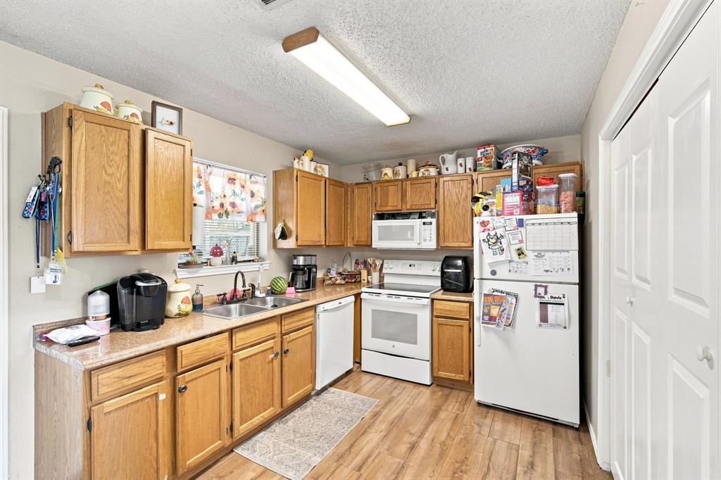 115 Solon Road Waxahachie, TX 75165 - Photo 5 of 13 Open kitchen with washer and dryer utility access