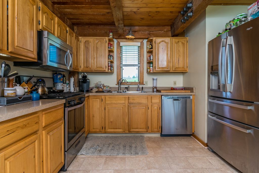 246 Drinkwine Road Fletcher, VT 05448 - Photo 3 of 40