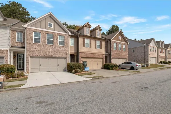 $339,900 | 3275 Clear View Drive, Snellville, GA 30078