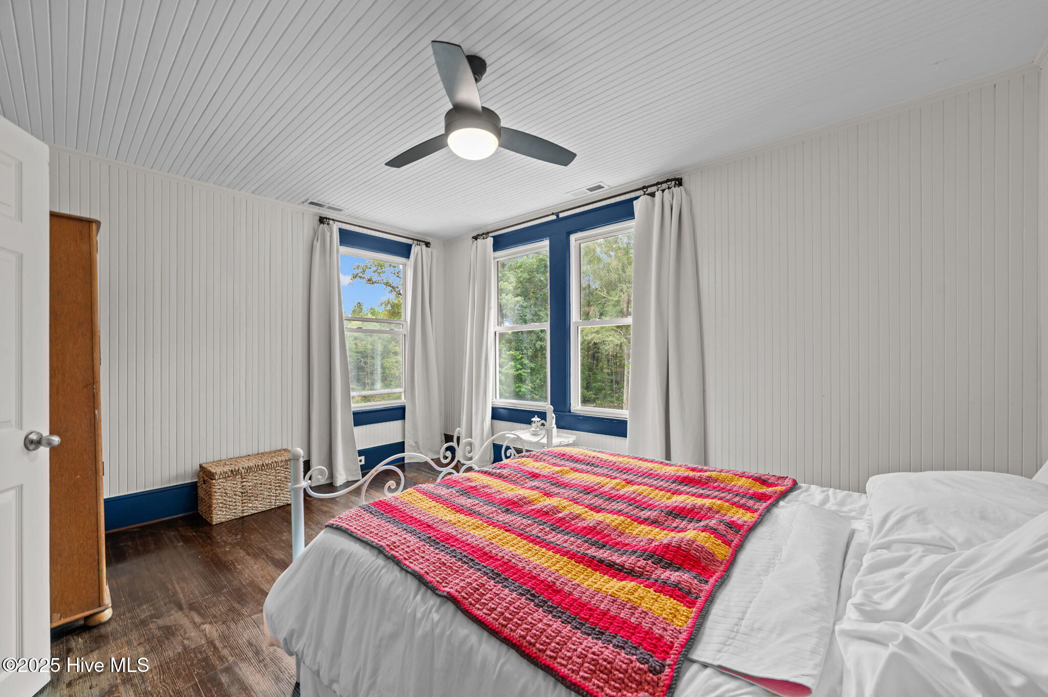 637 Hardison Road Bath, NC 27808 - Photo 23 of 48 1 Upper BR wArmoire Corner