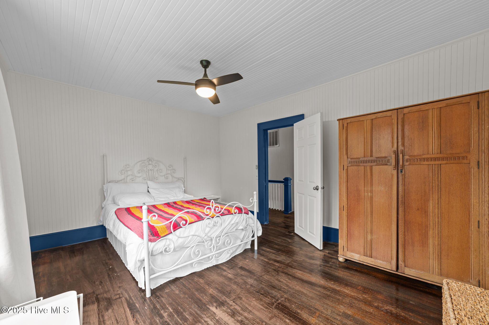 637 Hardison Road Bath, NC 27808 - Photo 24 of 48 1 Upper BR wArmoire