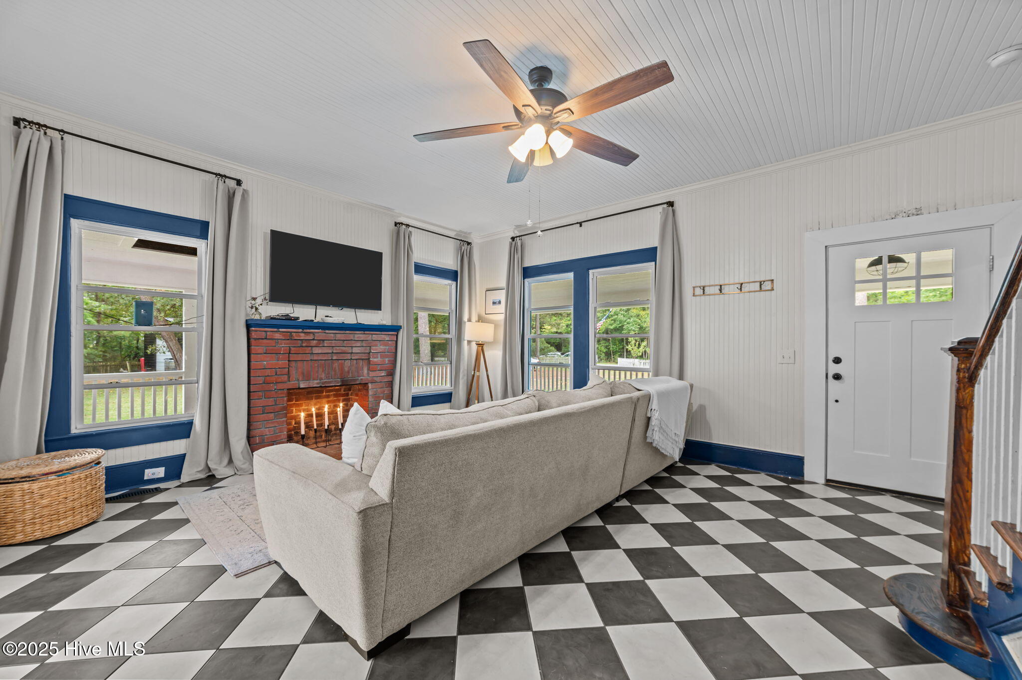 637 Hardison Road Bath, NC 27808 - Photo 6 of 48 1 LR FP to front