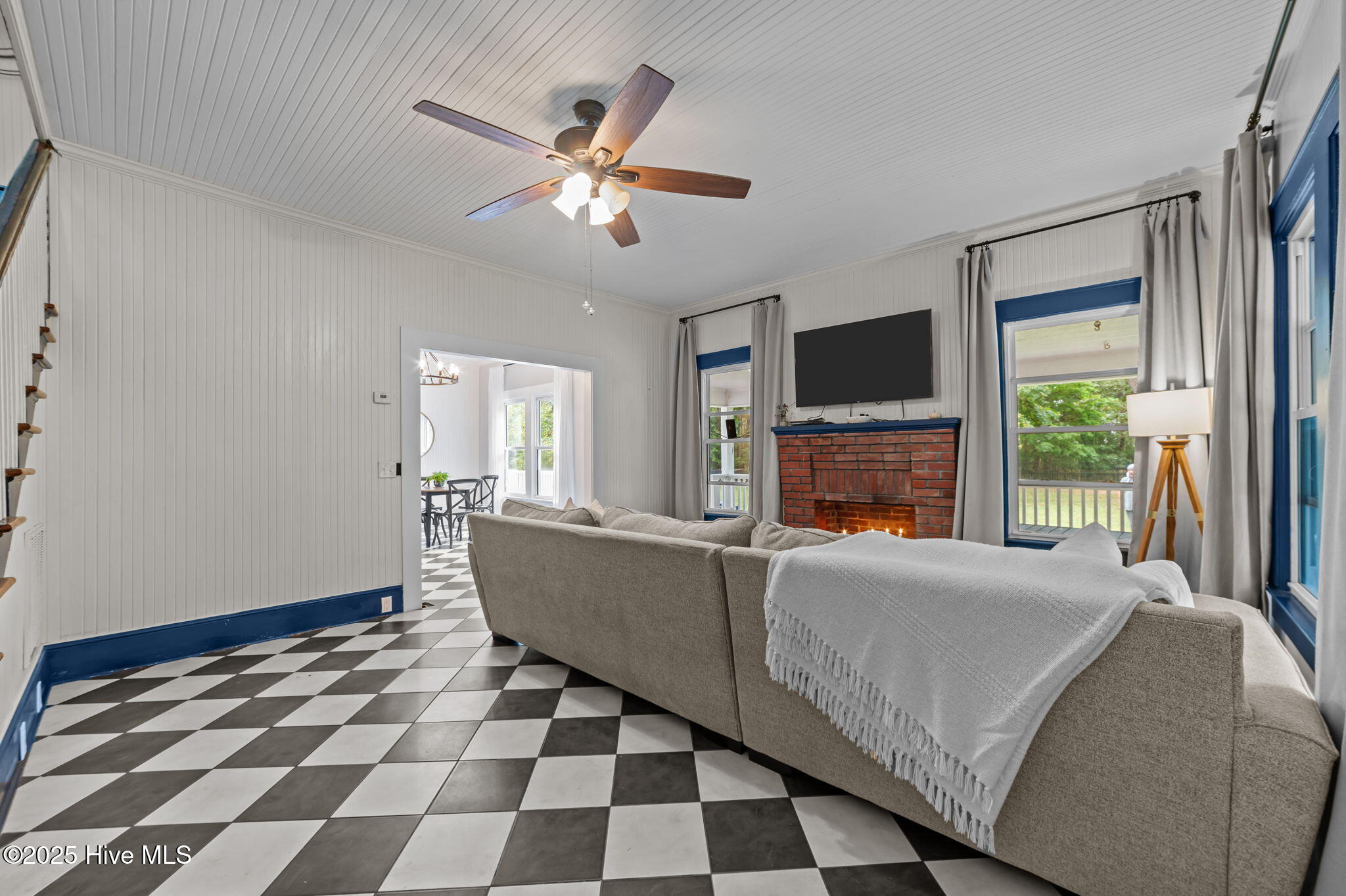 637 Hardison Road Bath, NC 27808 - Photo 9 of 48 1 Front hall to LV