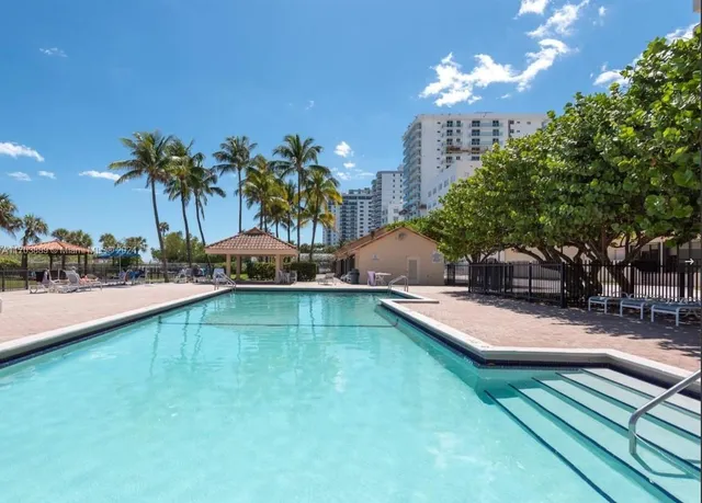 $6,500 | 2555 Collins Avenue, Unit 1409, Miami Beach, FL 33140