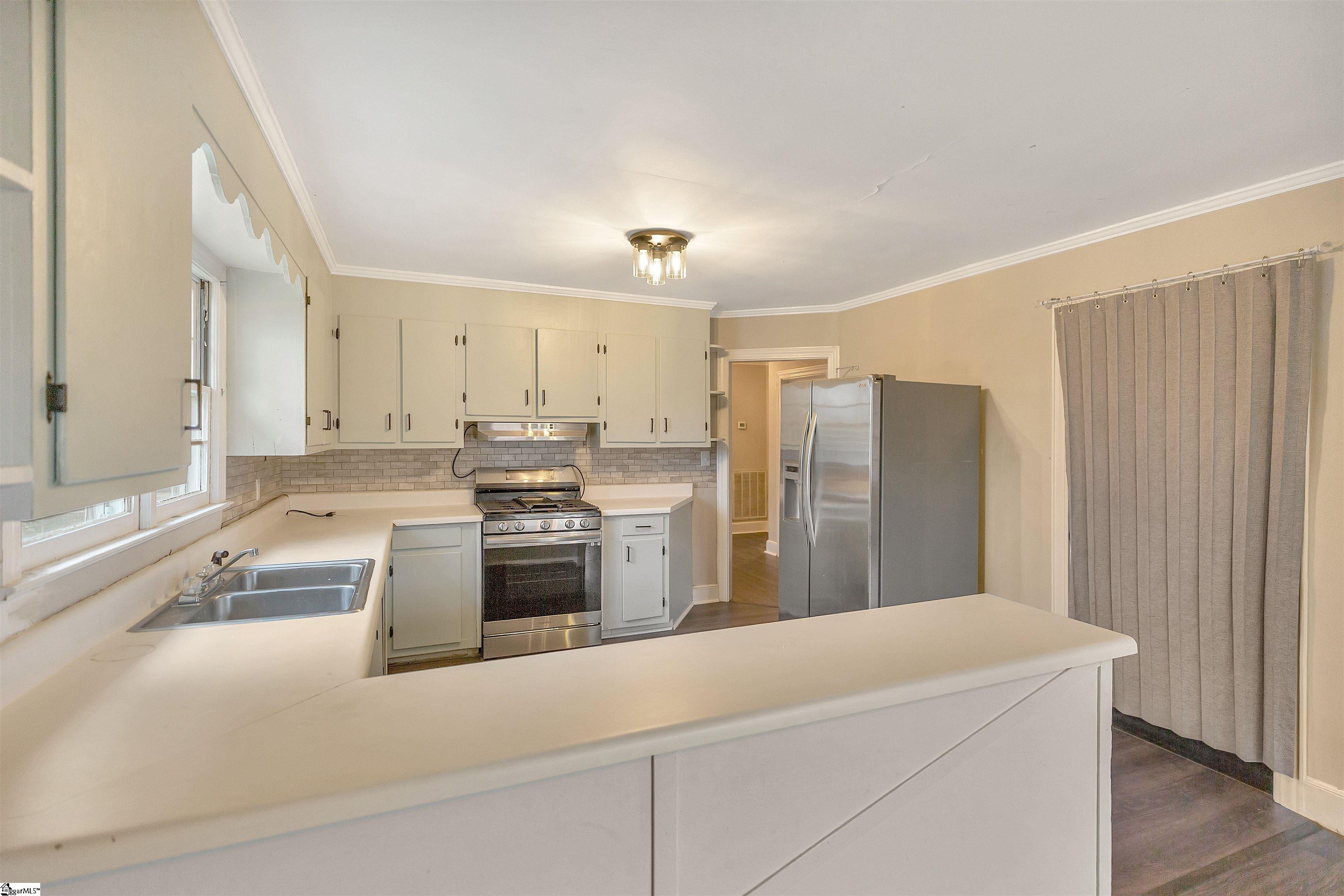 701 West Greer Street Honea Path, SC 29654 - Photo 10 of 23