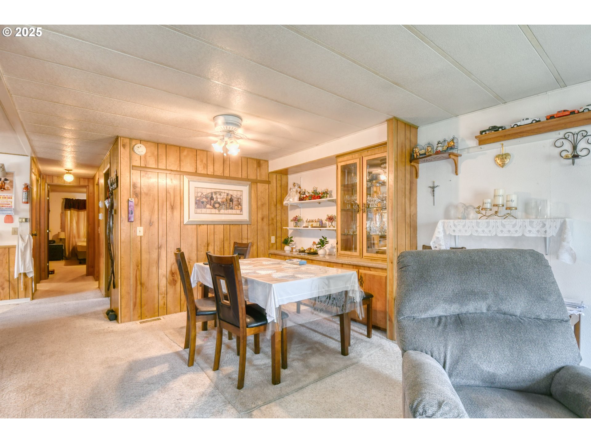 10 Southwest Sunrise Court Hermiston, OR 97838 - Photo 5 of 20 a dining room with furniture and window