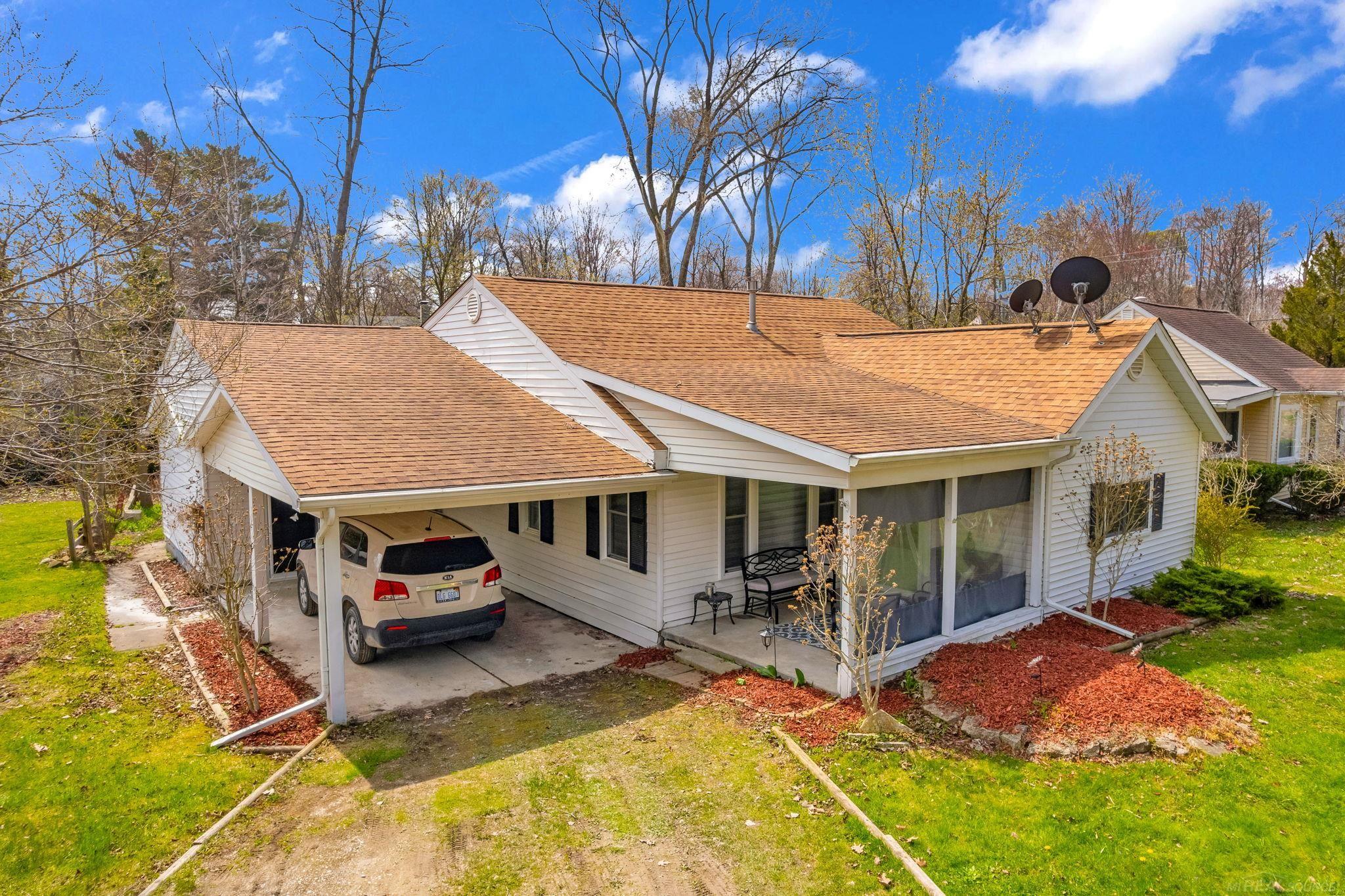 7410 Shoreward Road Lexington, MI 48450 - Photo 3 of 56 50172860-ffc89965-fe3b-446c-a5e3-c9ff2d5356aa.JPG