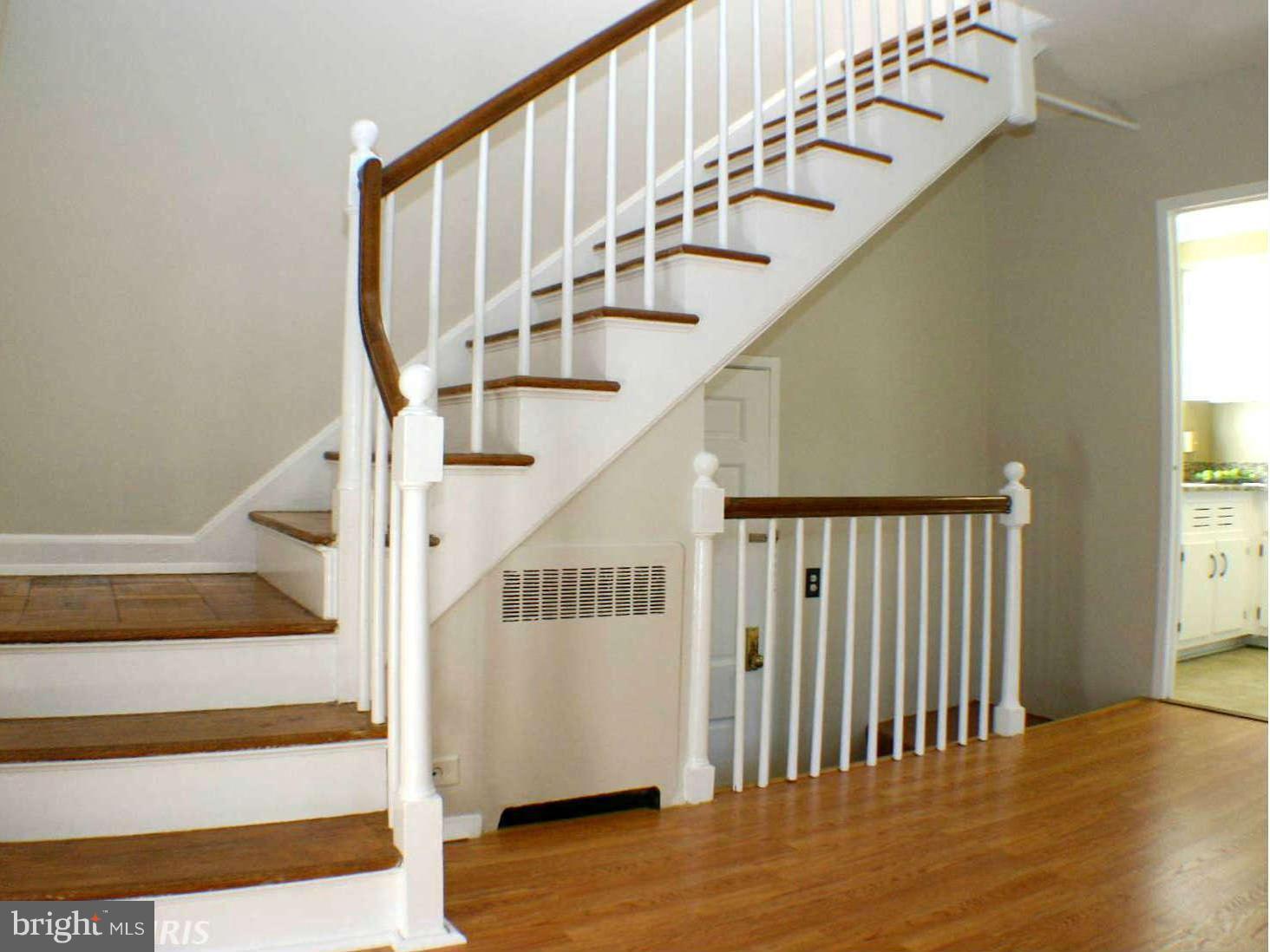 1625 Ripon Place, Unit 835 Alexandria, VA 22302 - Photo 14 of 29 Stairway