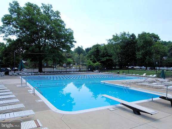 1625 Ripon Place, Unit 835 Alexandria, VA 22302 - Photo 27 of 29 Community Pool