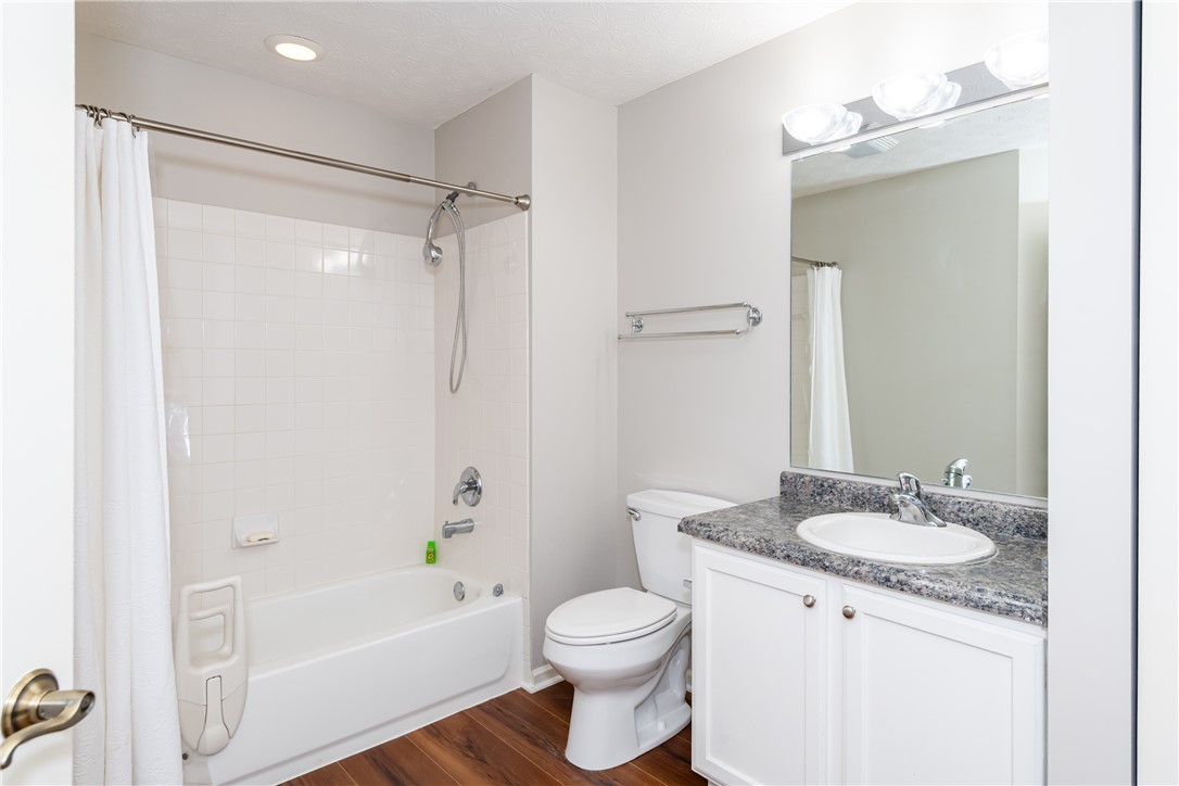 184 Edinburgh Springboro, OH 45066 - Photo 21 of 31 2nd full bath