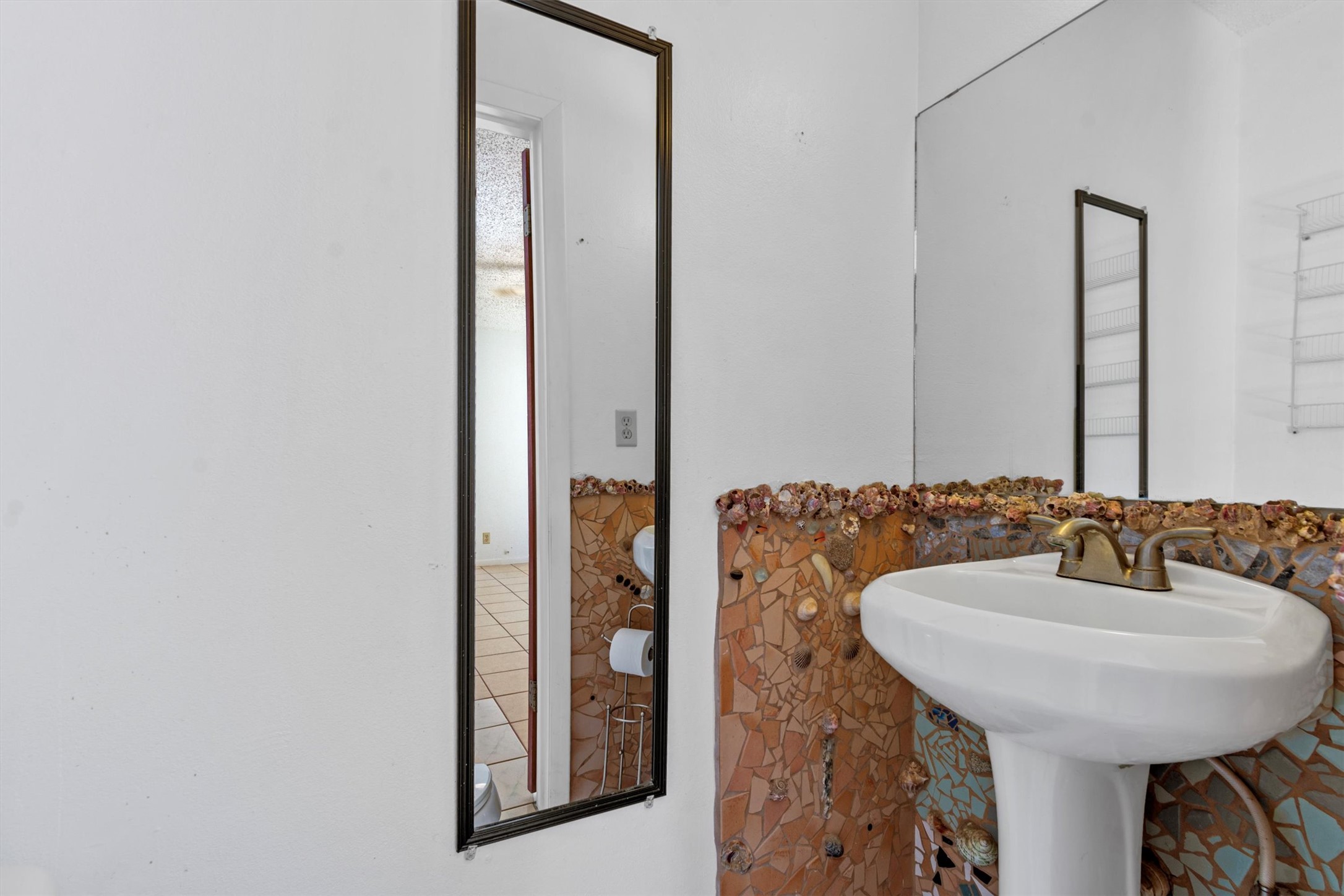 6 El Sol Road Wimberley, TX 78676 - Photo 7 of 20 Half bath in the primary bedroom