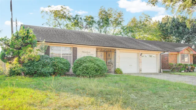 a view of a house with a yard and plants