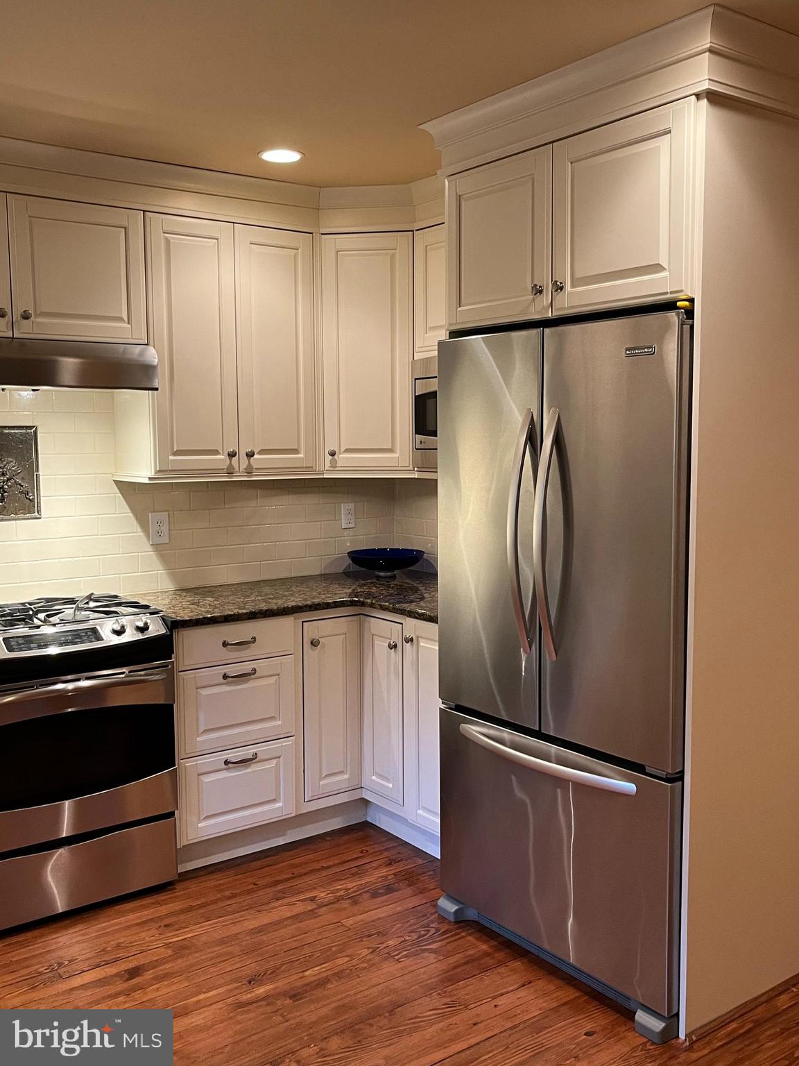 314 North Stanwick Road Moorestown, NJ 08057 - Photo 13 of 38 Kitchen - Upgraded Cabinetry, Granite Counters