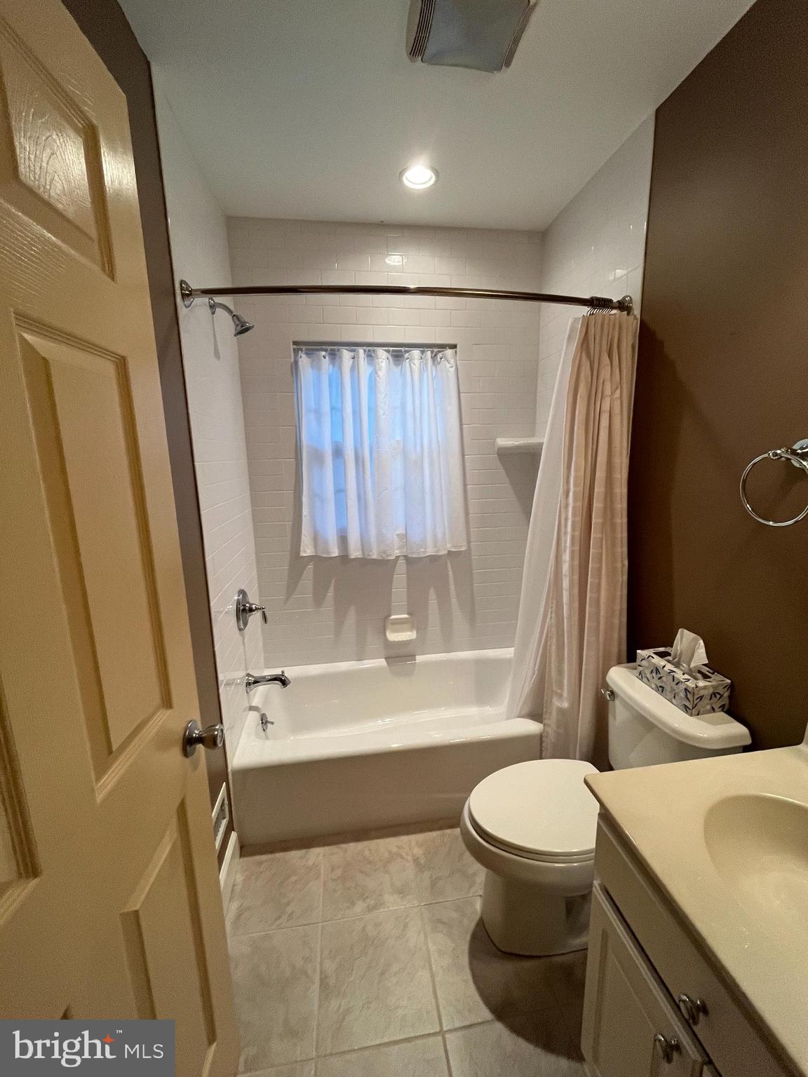 314 North Stanwick Road Moorestown, NJ 08057 - Photo 18 of 38 1st Floor Bath - Tub./Shower, Tile Flooring