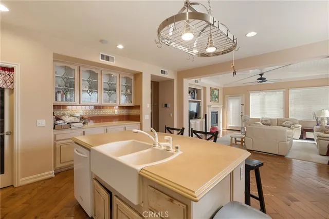 $1,180,000 | 6800 Knightsbridge Court, Eastvale, CA 92880