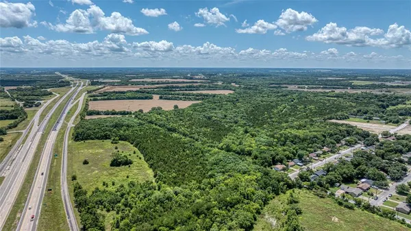 a view of a pathway both side of building