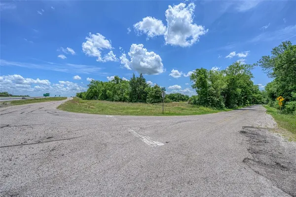 $6,510,000 | 2800 East 82nd Highway, Sherman, TX 75090