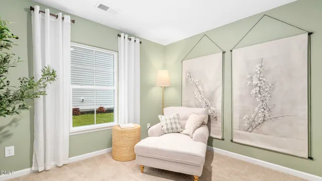 a en suite bathroom with 2 sink and a mirror