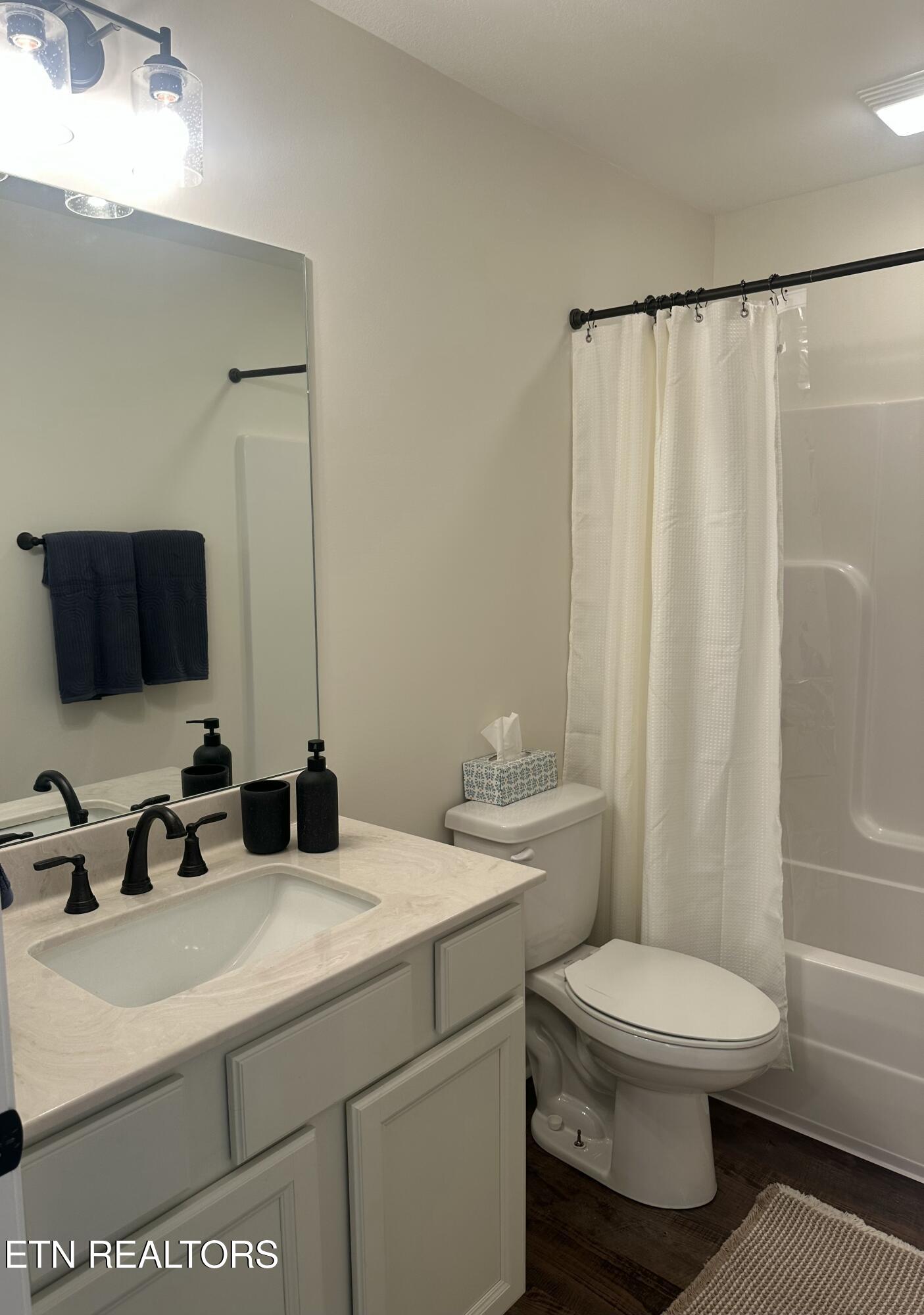 540 Henderson Road, Unit 137 Pigeon Forge, TN 37862 - Photo 21 of 48 Guest Bathroom