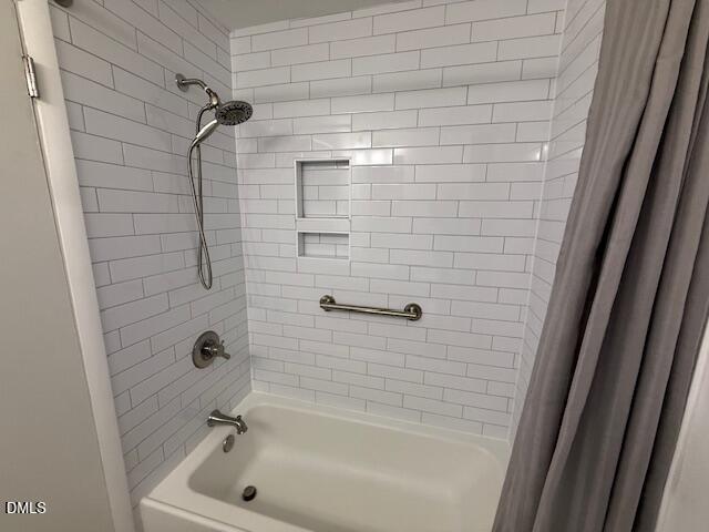 904 Brookwood Drive Raleigh, NC 27607 - Photo 11 of 12 a bathroom with a bathtub