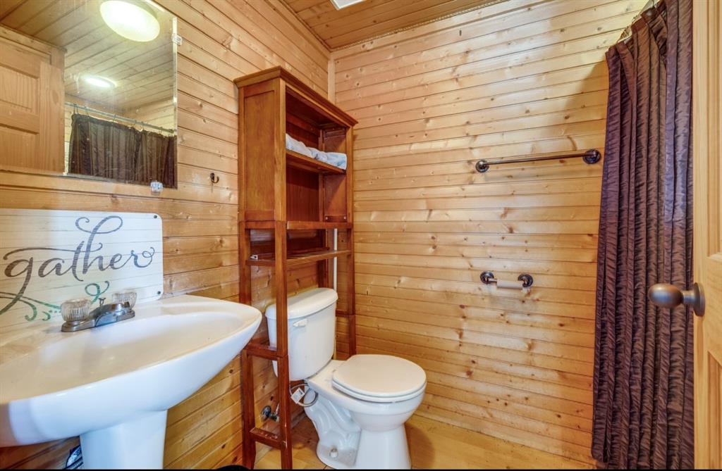 586 Pleasant Home Road Sherman, TX 75092 - Photo 22 of 25 a bathroom with a sink toilet and shower