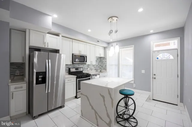 $2,800 | 10 North Ellwood Avenue, Baltimore, MD 21224