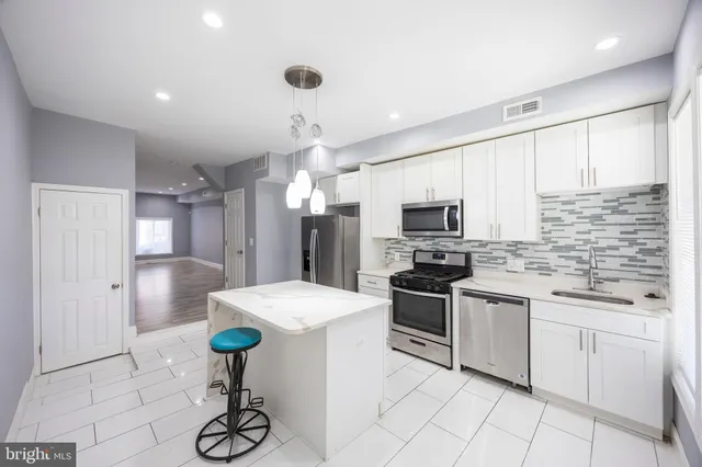 $2,800 | 10 North Ellwood Avenue, Baltimore, MD 21224