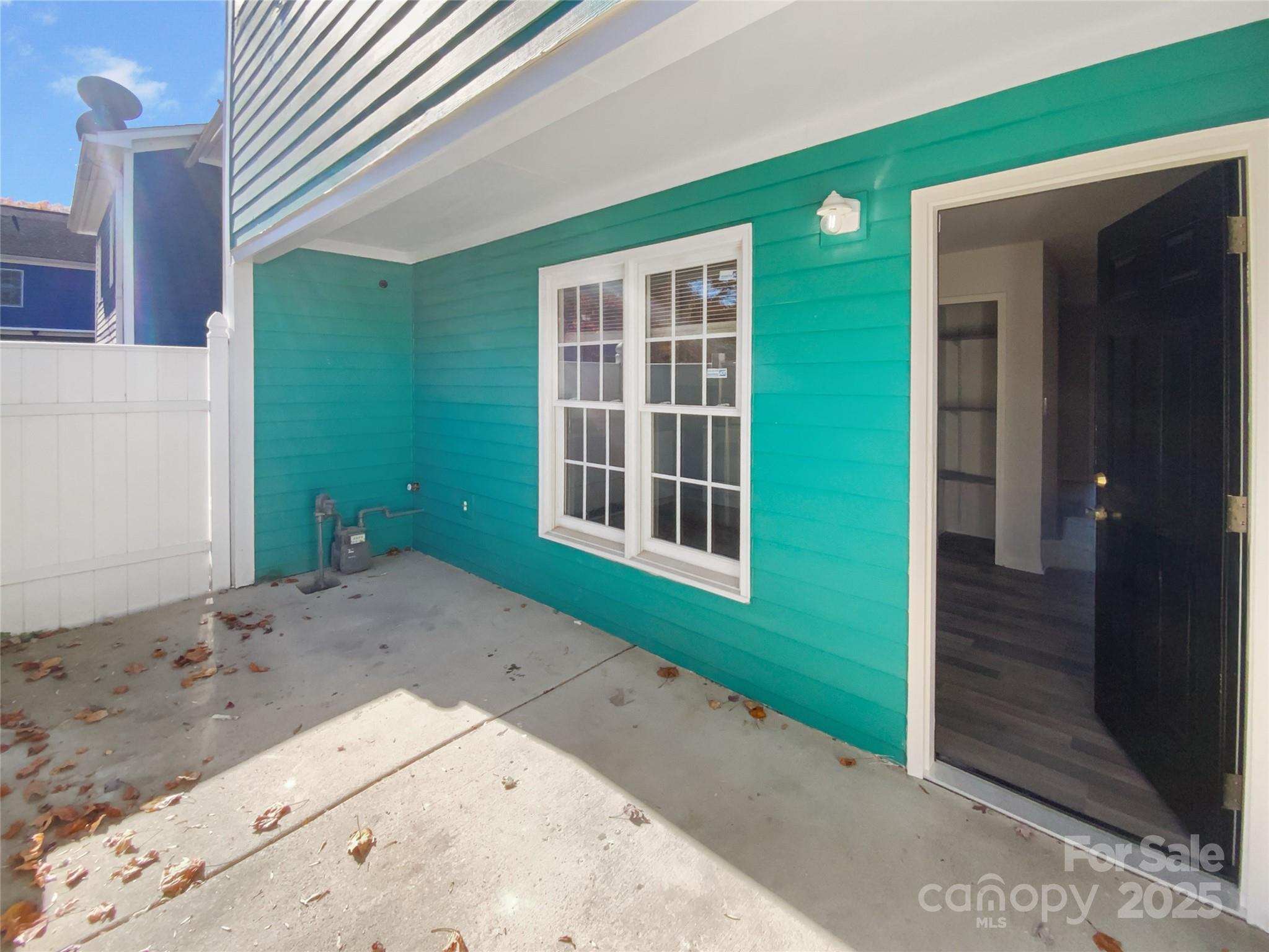 2118 Augusta Street Charlotte, NC 28216 - Photo 5 of 19 a front view of a house