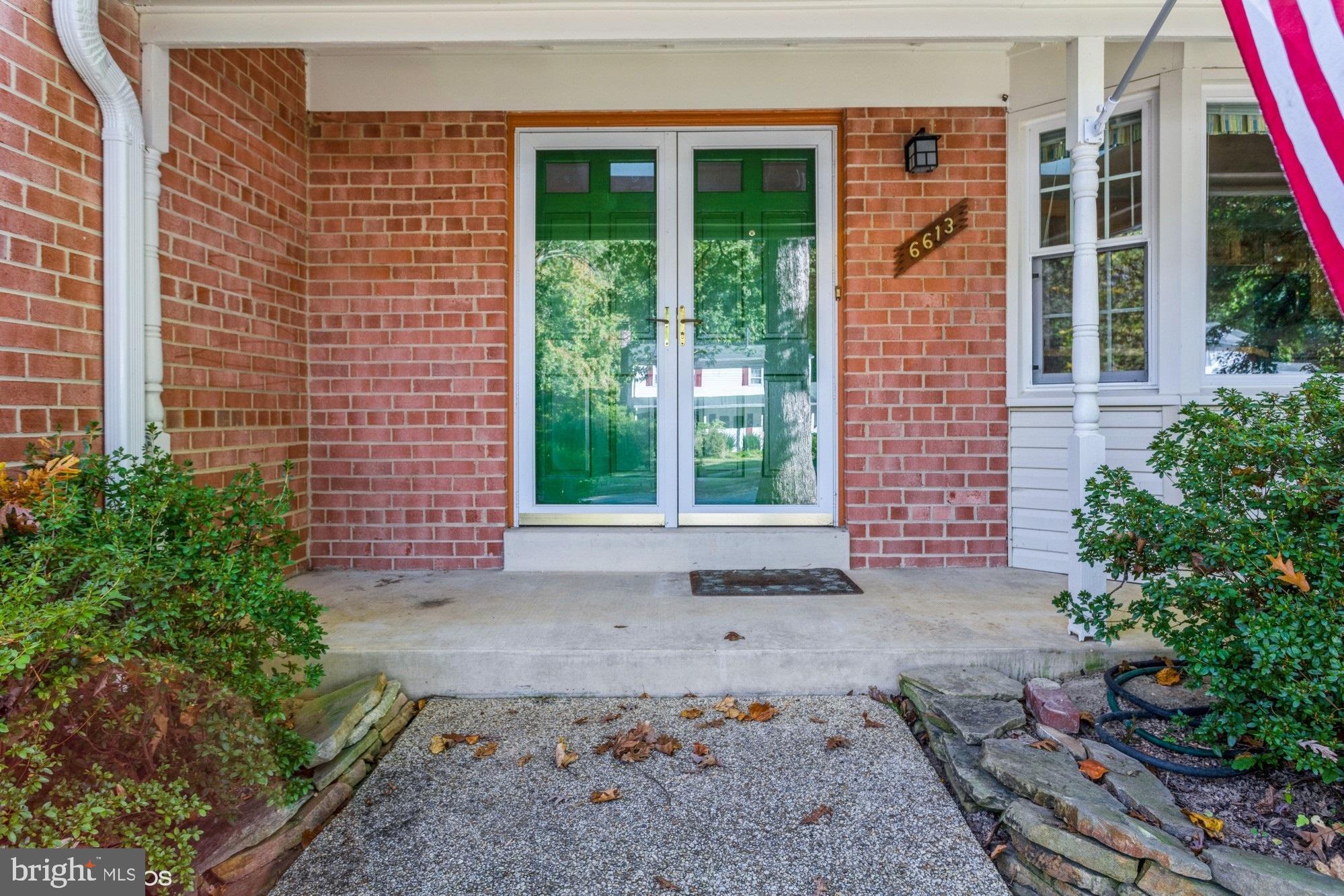 6613 Red Jacket Road Springfield, VA 22152 - Photo 3 of 40 Inviting Entry