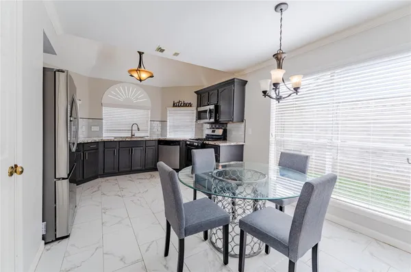 $2,390 | 3022 Norwich Street, Pearland, TX 77584