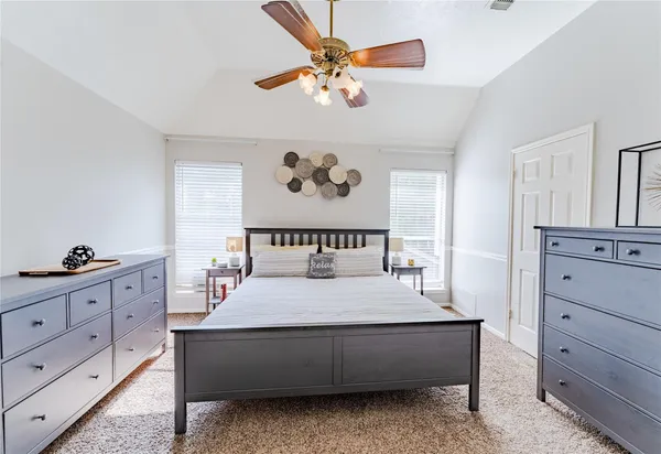 $2,390 | 3022 Norwich Street, Pearland, TX 77584