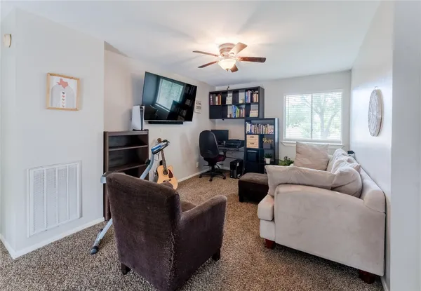$2,390 | 3022 Norwich Street, Pearland, TX 77584