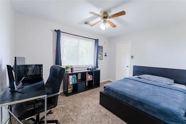 $2,390 | 3022 Norwich Street, Pearland, TX 77584