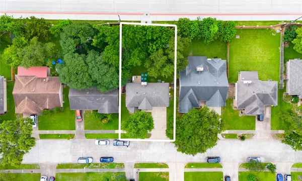 $2,390 | 3022 Norwich Street, Pearland, TX 77584