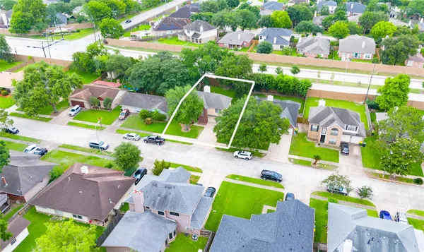 $2,390 | 3022 Norwich Street, Pearland, TX 77584