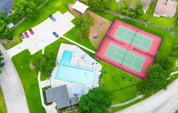 $2,390 | 3022 Norwich Street, Pearland, TX 77584