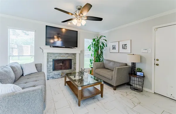 $2,390 | 3022 Norwich Street, Pearland, TX 77584
