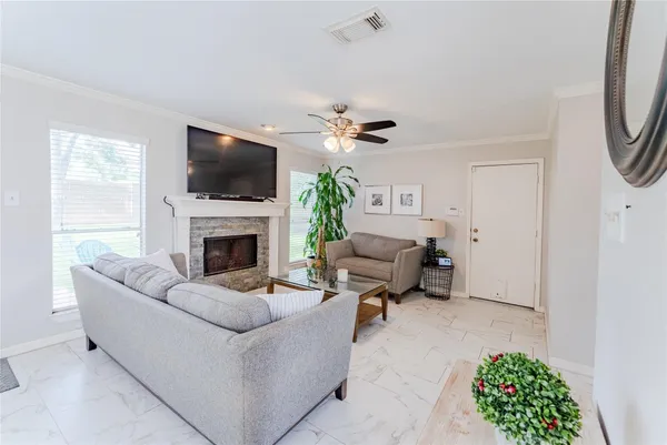 $2,390 | 3022 Norwich Street, Pearland, TX 77584