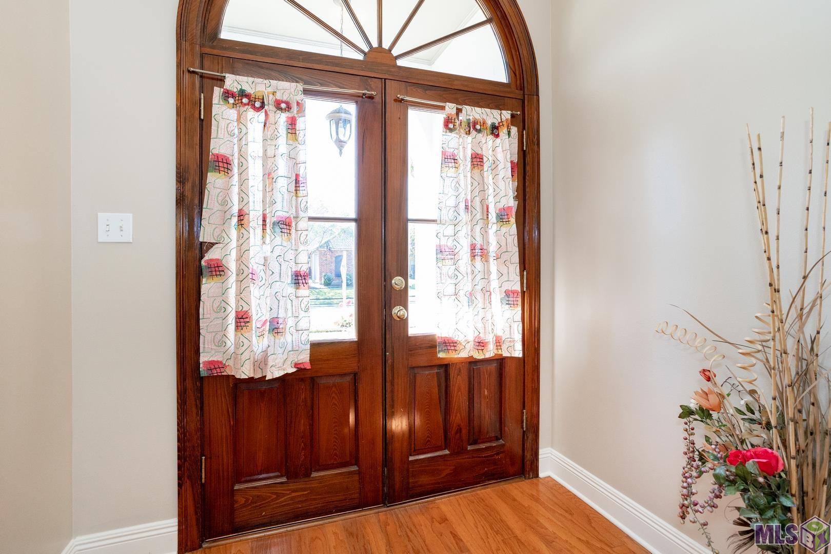 10213 Springrose Avenue Baton Rouge, LA 70810 - Photo 3 of 23