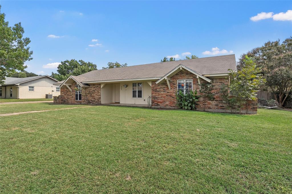 309 Crescent Drive Hewitt, TX 76643 - Photo 14 of 16 a front view of a house with garden