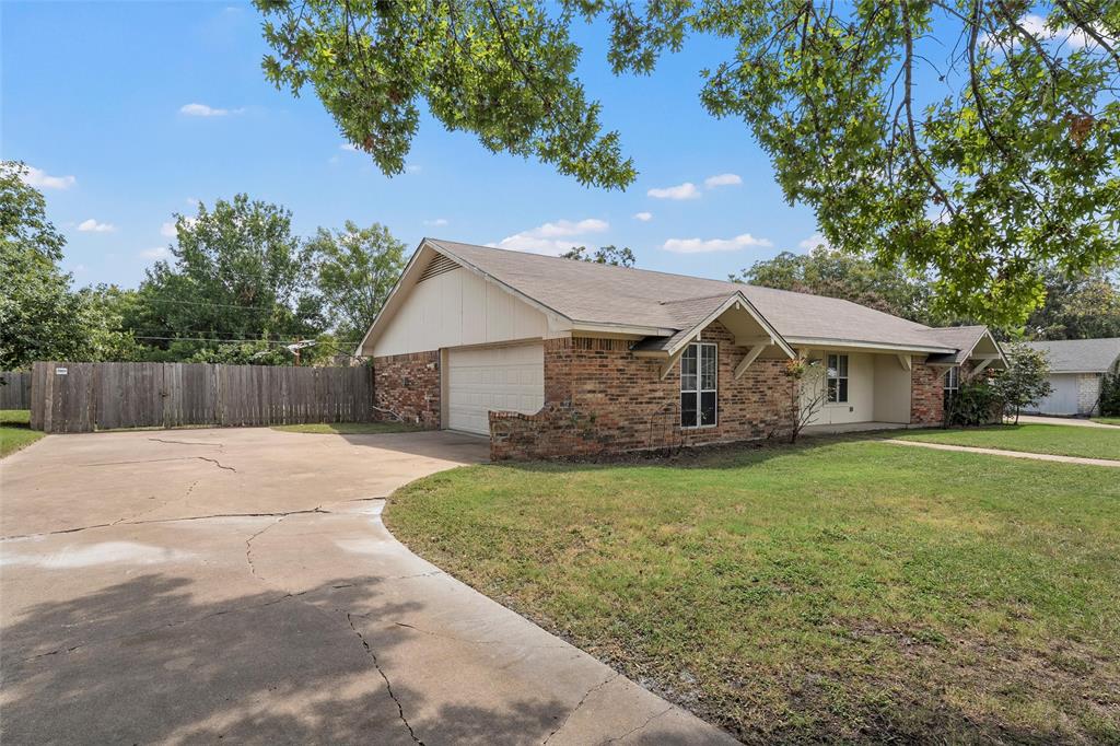 309 Crescent Drive Hewitt, TX 76643 - Photo 15 of 16 a house view with a garden space
