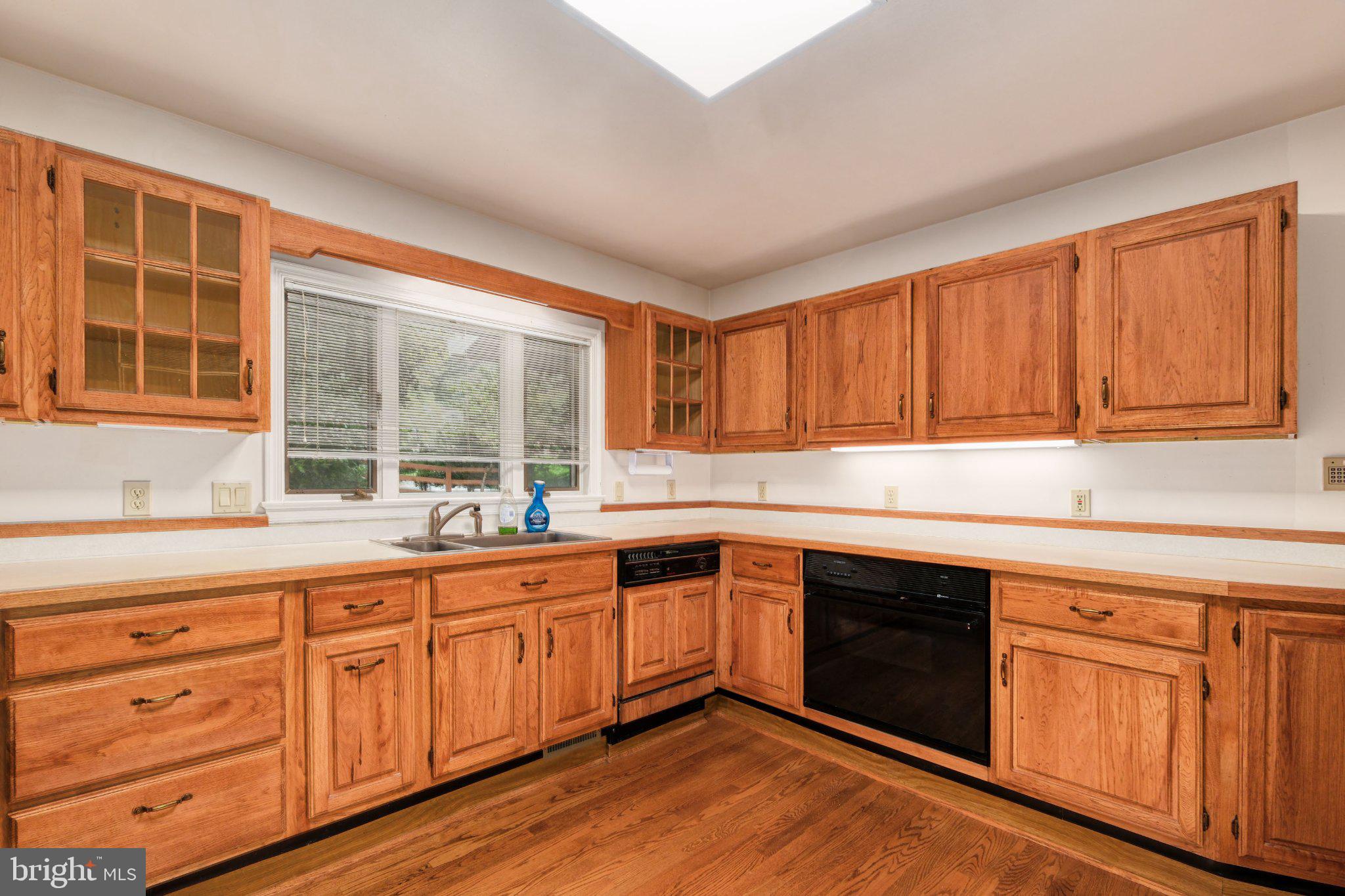2530 Leeds Road Oakton, VA 22124 - Photo 43 of 63 Custom Cabnitry