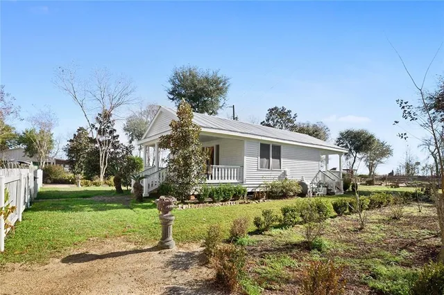 $2,100,000 | 17523 Highway 418, Lettsworth, LA 70753